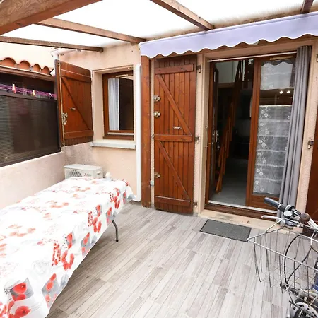 St Cyprien Maison Avec Terrasse Et 2 Velos Holiday home *